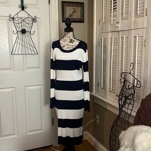 Crown and Ivy Beautiful fitted sweater dress